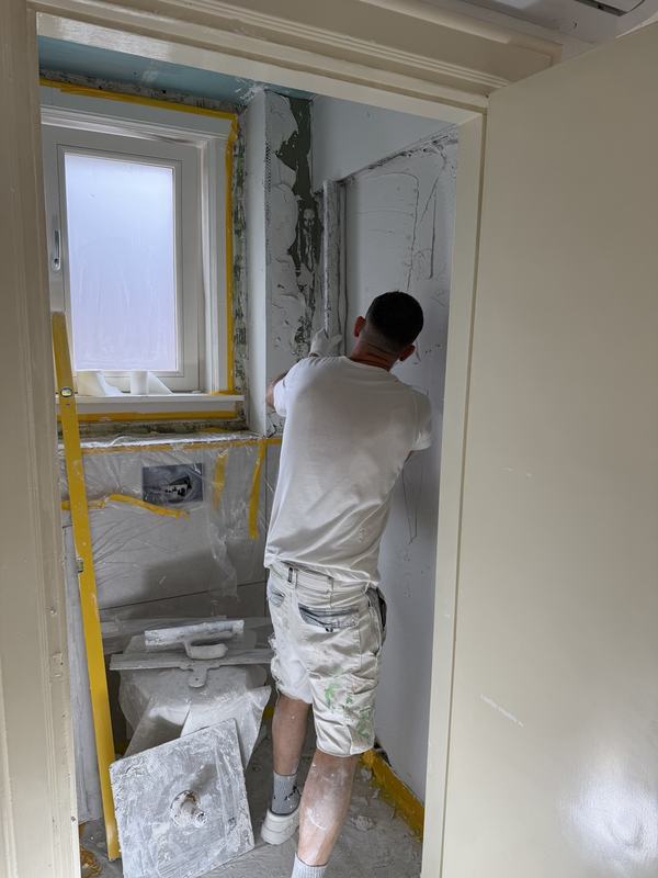 Herstelstucwerk op een bestaande wand